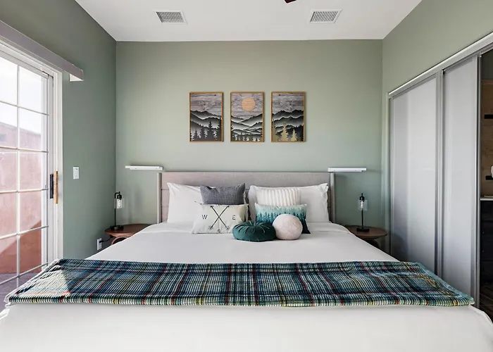 Private Desert Retreat W Heated Pool • Mountain Views Holiday home *