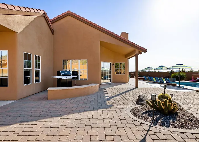Private Desert Retreat W Heated Pool • Mountain Views Holiday home