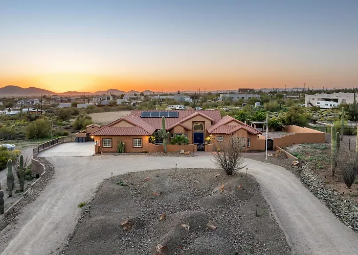 Private Desert Retreat W Heated Pool • Mountain Views Holiday home