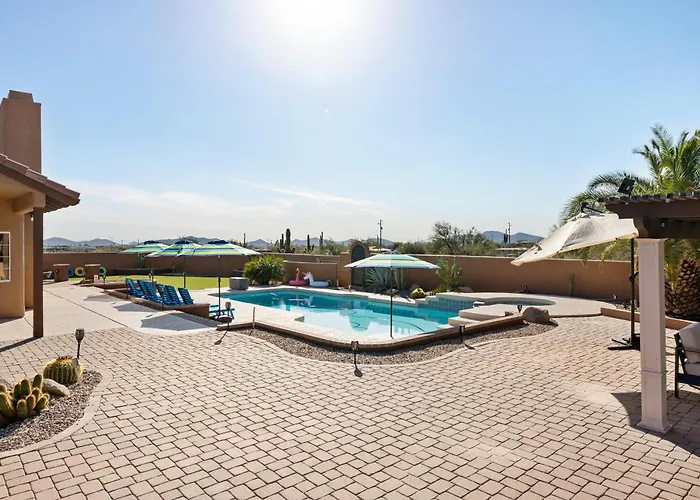 Private Desert Retreat W Heated Pool • Mountain Views Holiday home